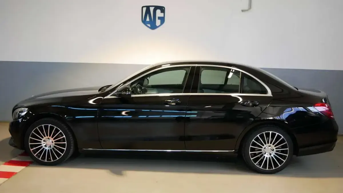 Gebraucht Mercedes C180 156 PS (114 kW) 2016 Obsidianschwarz  metalliclack Limousine