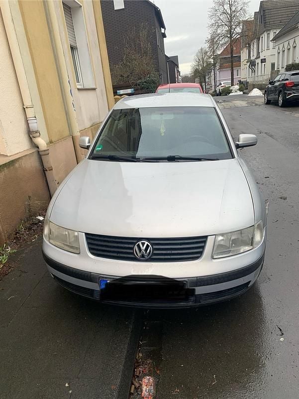 Silber Gebraucht 2000 VW Passat Limousine | 400 € (Superpreis) - Bild 1/4