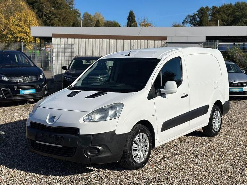 Weiß Gebraucht 2013 Peugeot Partner Comfort plus Van / Kleinbus | 5.999 € (Fairer Preis) - Bild 1/4