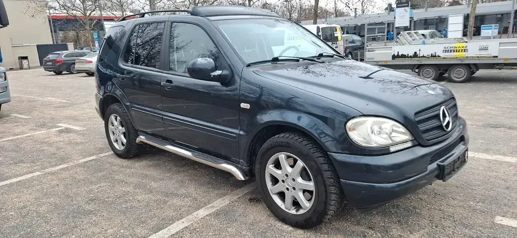 Gebraucht Mercedes ML430 272 PS (200 kW) 2000 Schwarz SUV