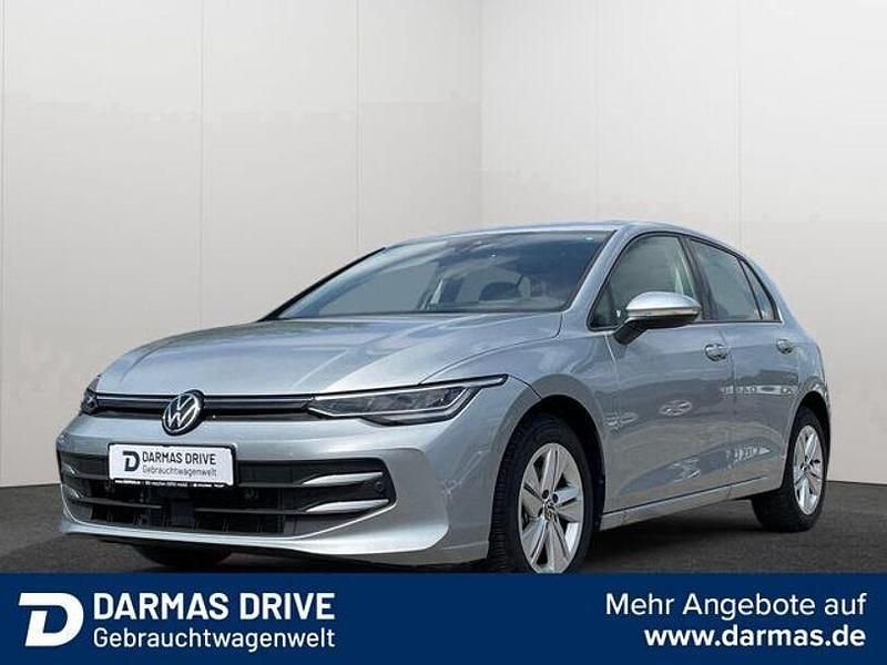 Blau Gebraucht 2024 VW Golf VIII Life Limousine | 21.990 € (Guter Preis) - Bild 1/3