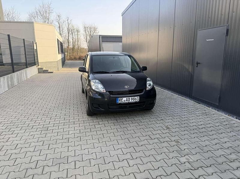 Gebraucht Daihatsu Sirion 70 PS (51 kW) 2010 Schwarz Kleinwagen