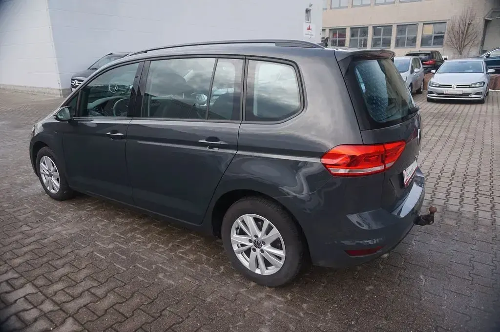 Gebraucht VW Touran Comfortline 150 PS (110 kW) 2022 Grau Van / Kleinbus