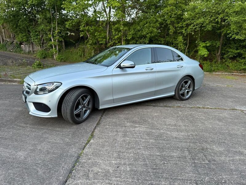 Grau Gebraucht 2018 Mercedes C200 AMG line Limousine | 22.950 € (Superpreis) - Bild 1/4
