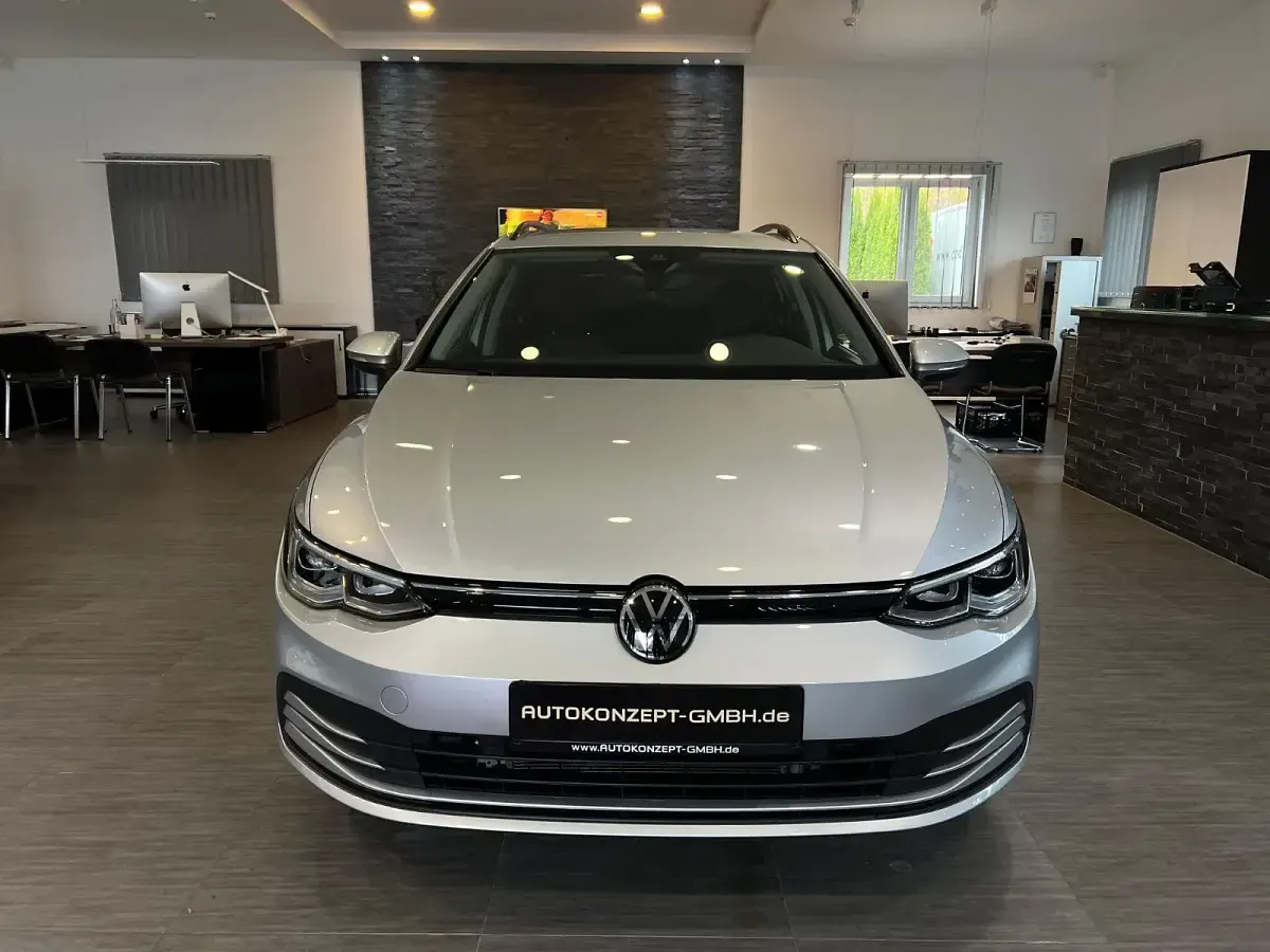 Gebraucht VW Golf VIII 150 PS (110 kW) 2022 Silber Kombi