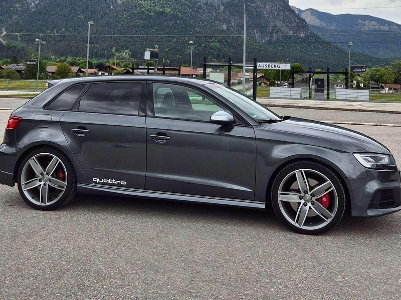 Grau Gebraucht 2019 Audi S3 Design Limousine | 30.900 € (Fairer Preis) - Bild 1/4