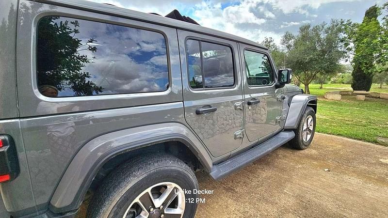 Grau Gebraucht 2020 Jeep Wrangler Unlimited Sahara SUV | 39.900 € (Fairer Preis) - Bild 1/4