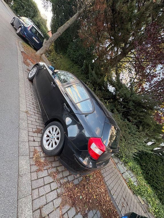 Gebraucht BMW 118 129 PS (94 kW) 2007 Schwarz Kleinwagen