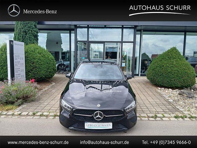 Schwarz Gebraucht 2024 Mercedes A180 Progressive Limousine | 31.892 € (Etwas zu teuer) - Bild 1/4
