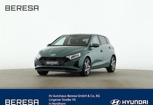 Neu Hyundai i20 Prime 100 PS (73 kW) 2025 Grün Limousine