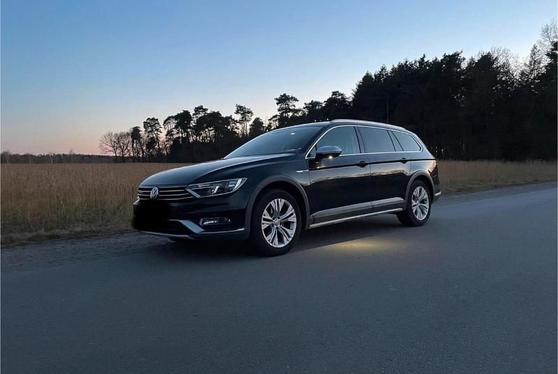 Schwarz Gebraucht 2016 VW Passat Alltrack Kombi | 19.850 € (Teuer) - Bild 1/4