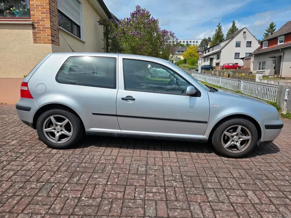 Gebraucht VW Golf IV 75 PS (55 kW) 2003 Silber Kleinwagen