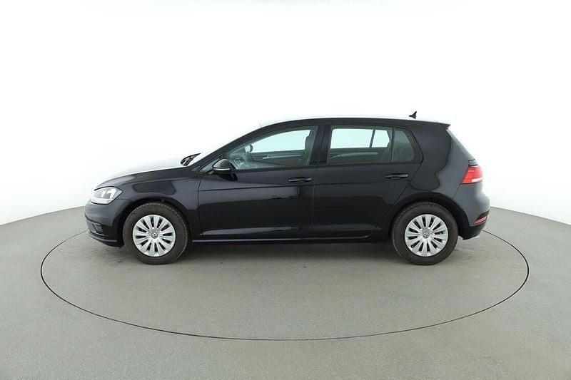 Second-hand VW Golf VII Trendline 110 CP (80 kW) 2018 Negru Berlinǎ