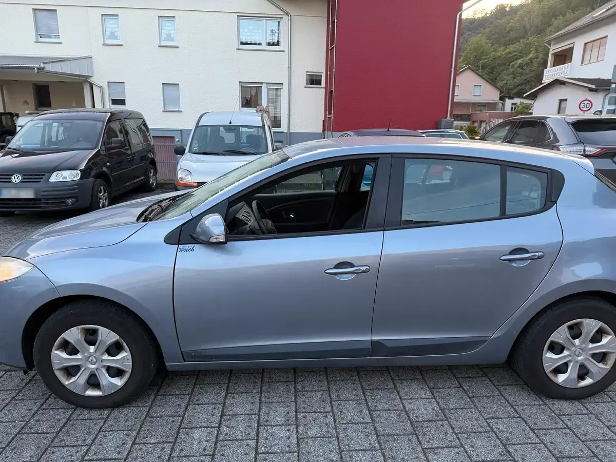 Gebraucht Renault Mégane 101 PS (74 kW) 2010 Silber Kleinwagen
