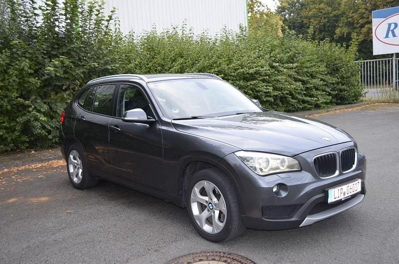 Grau Gebraucht 2012 BMW X1 SUV | 7.300 € (Fairer Preis) - Bild 1/4