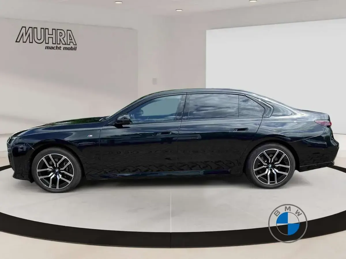 Gebraucht BMW 740 M Sport 299 PS (219 kW) 2025 Black sapphire metallic Limousine