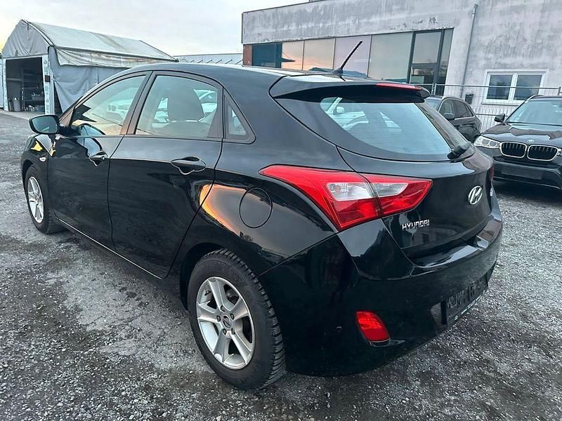 Second-hand Hyundai i30 99 CP (72 kW) 2015 Negru Berlinǎ