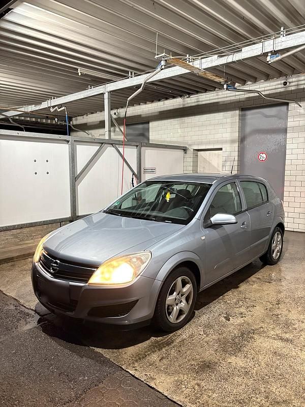 Gebraucht Opel Astra 115 PS (84 kW) 2007 Silber Kleinwagen
