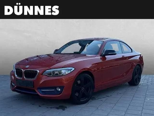 Orange (valencia orange metallic) Gebraucht 2014 BMW 220 Sport Line Coupé | 14.995 € (Fairer Preis) - Bild 1/4