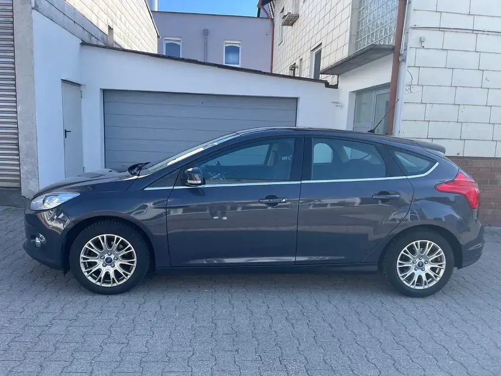 Gebraucht Ford Focus Titanium 125 PS (91 kW) 2011 Grau Limousine