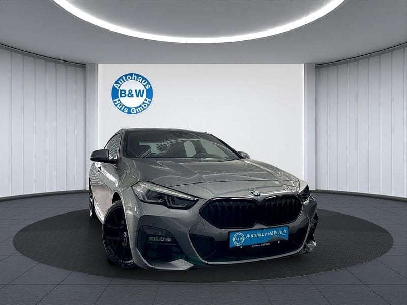 Skyscraper grau metallic Gebraucht 2022 BMW 216 M Sport Coupé | 23.499 € (Fairer Preis) - Bild 1/4
