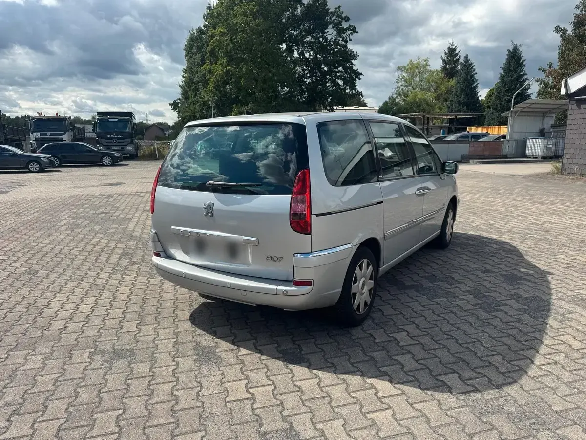 Gebraucht Peugeot 807 135 PS (99 kW) 2007 Silber Van / Kleinbus
