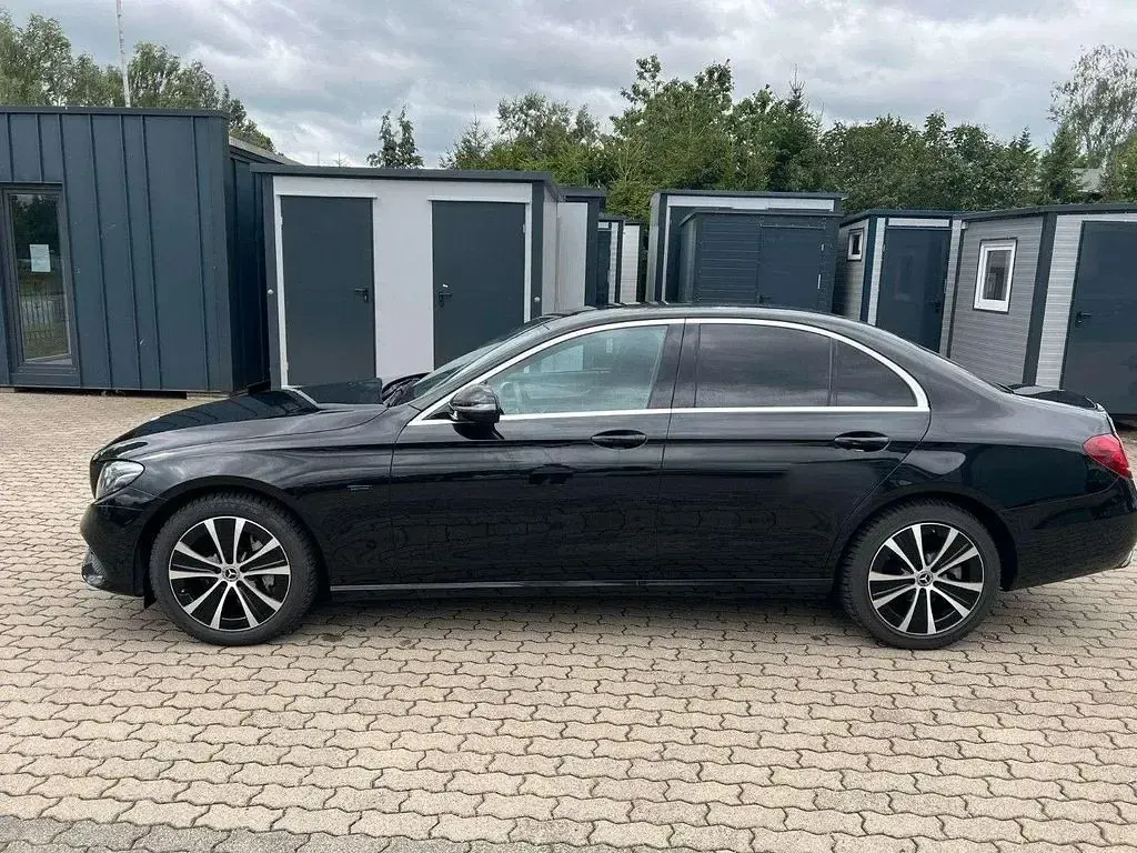Gebraucht Mercedes E300 211 PS (155 kW) 2020 Obsidianschwarz  metalliclack Limousine