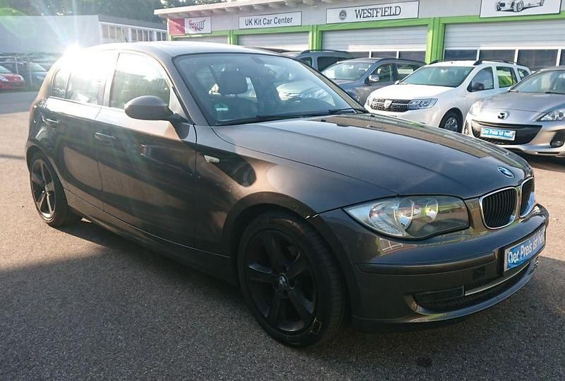 Grau Gebraucht 2008 BMW 116 Sport Line Kleinwagen | 2.900 € (Superpreis) - Bild 1/4