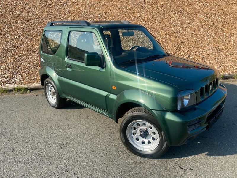 Grün Gebraucht 2009 Suzuki Jimny SUV | 9.998 € (Fairer Preis) - Bild 1/4