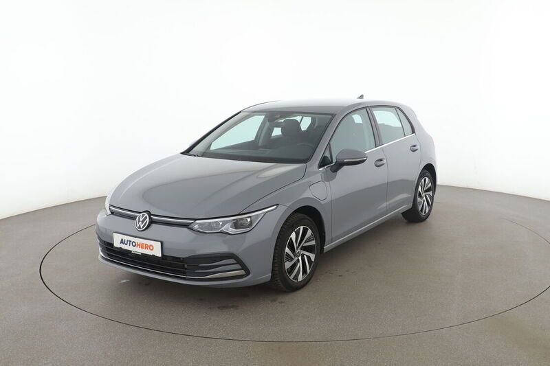 Grau Gebraucht 2020 VW Golf VIII Style Limousine | 21.150 € - Bild 1/4