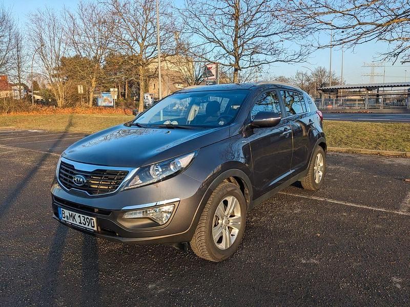 Grau Gebraucht 2011 Kia Sportage Vision SUV | 13.800 € (Etwas zu teuer) - Bild 1/4