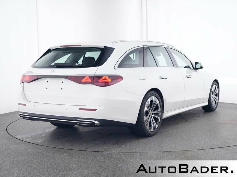 Gebraucht Mercedes E220 Advanced 197 PS (144 kW) 2023 149 unilack polarweiß Kombi