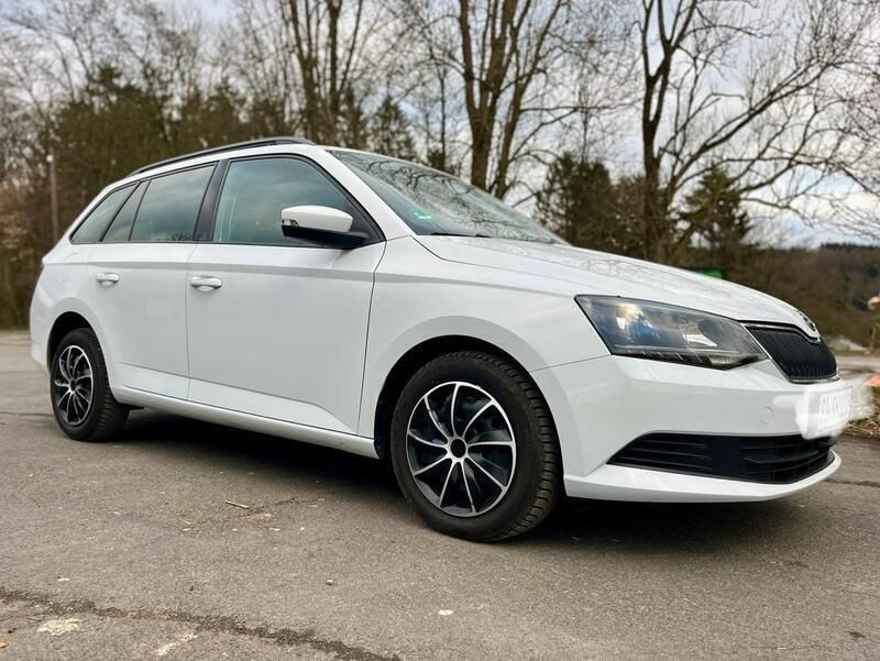 Weiß Gebraucht 2016 Skoda Fabia Kombi | 9.900 € - Bild 1/4
