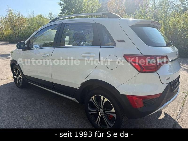 Używany Baic X25 111 KM (81 kW) 2018 Biały SUV