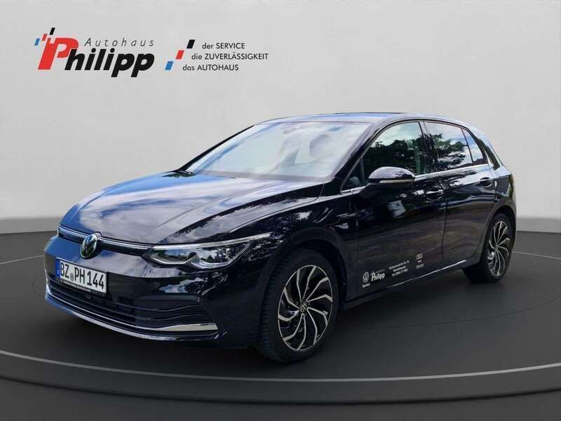 Deep black perleffekt (metallic) Gebraucht 2023 VW Golf VIII Style Limousine | 30.900 € (Teuer) - Bild 1/4