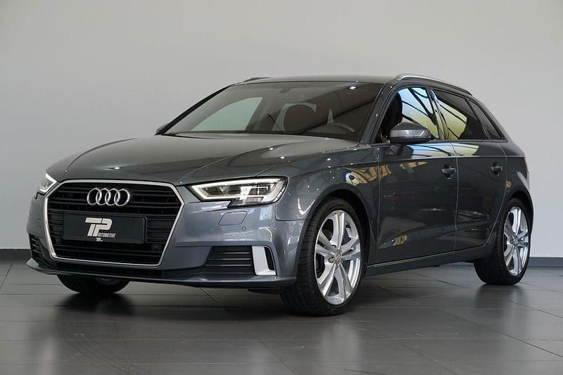 Grau Gebraucht 2020 Audi A3 Sportback Sport Limousine | 21.750 € (Guter Preis) - Bild 1/4