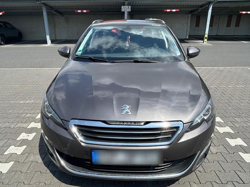 Grau Gebraucht 2015 Peugeot 308 Kombi | 5.190 € (Etwas zu teuer) - Bild 1/4