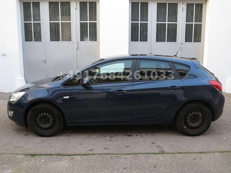 Gebraucht Opel Astra Active 140 PS (102 kW) 2011 Blau Limousine