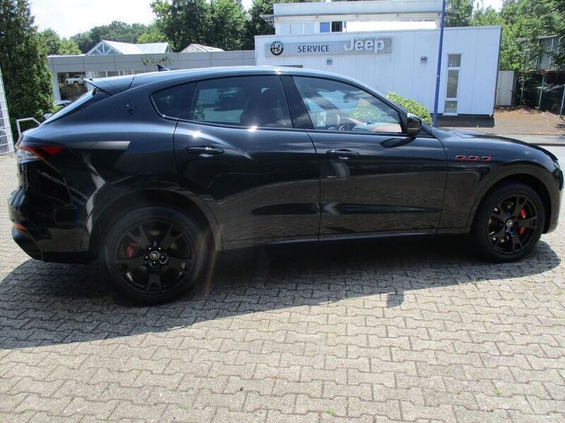 Gebraucht Maserati Levante 349 PS (256 kW) 2022 Schwarz SUV