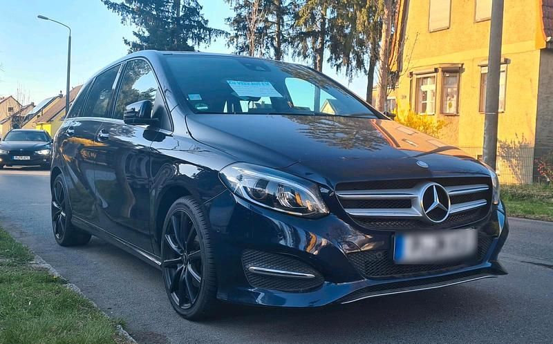 Gebraucht Mercedes B200 136 PS (100 kW) 2017 Blau Van / Kleinbus