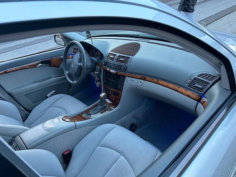 Gebraucht Mercedes E320 224 PS (164 kW) 2002 Silber Limousine