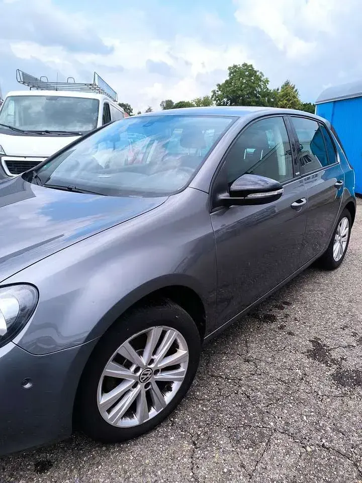 Gebraucht VW Golf VI Style 105 PS (77 kW) 2011 United grey metallic Kleinwagen
