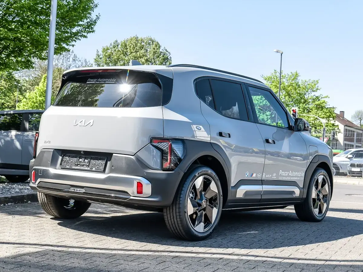 Neu Kia EV2 Earth 106 kW (145 PS) 2026 Grau SUV