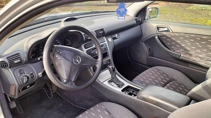 Gebraucht Mercedes C180 143 PS (105 kW) 2002 Silber Coupé