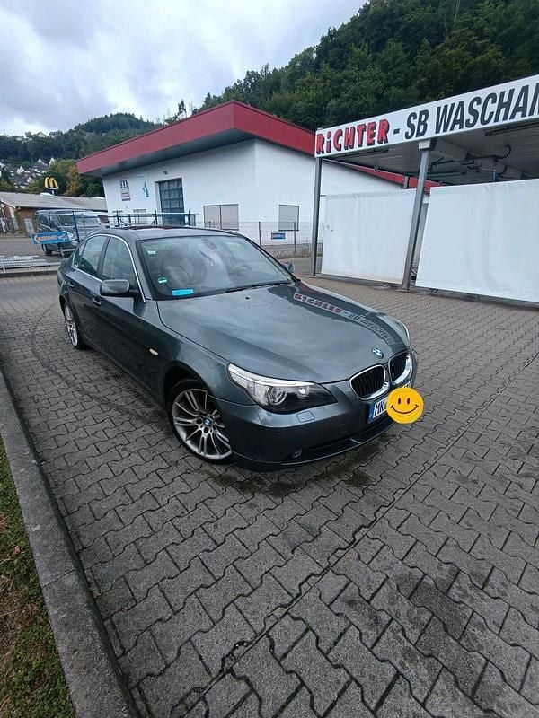 Grau Gebraucht 2006 BMW 520 Limousine | 4.400 € (Fairer Preis) - Bild 1/4