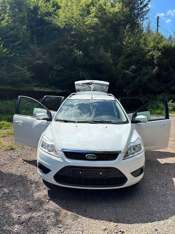 Weiß Gebraucht 2009 Ford Focus Kombi | 1.450 € (Superpreis) - Bild 1/4