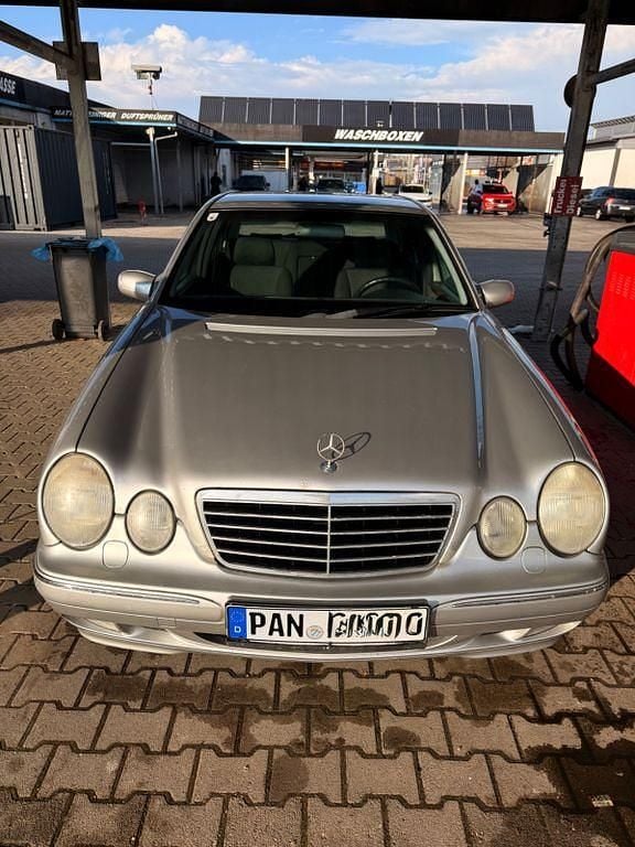 Gebraucht Mercedes E200 Elegance 116 PS (85 kW) 2001 Silber Limousine