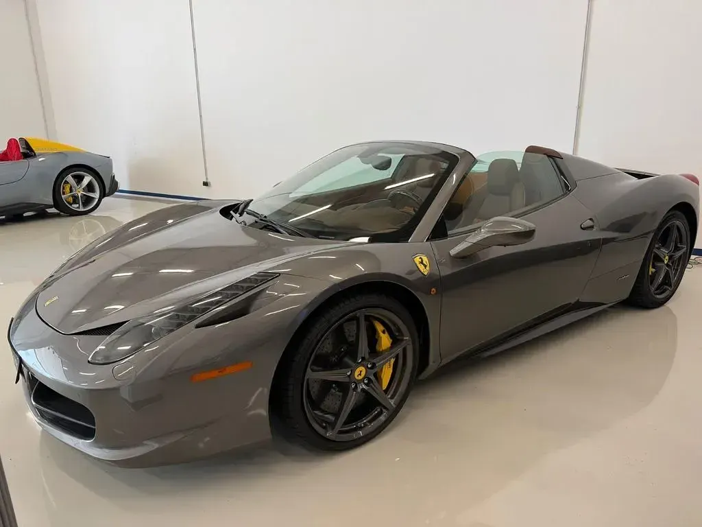 Gebraucht Ferrari 458 570 PS (419 kW) 2012 Grau Cabrio