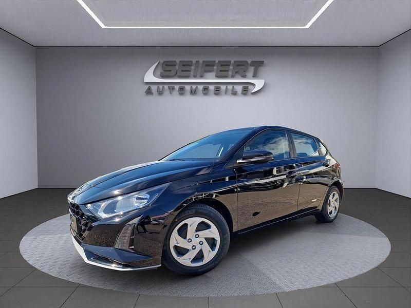 Neu Hyundai i20 Select 101 PS (74 kW) 2025 Aurora grey Limousine