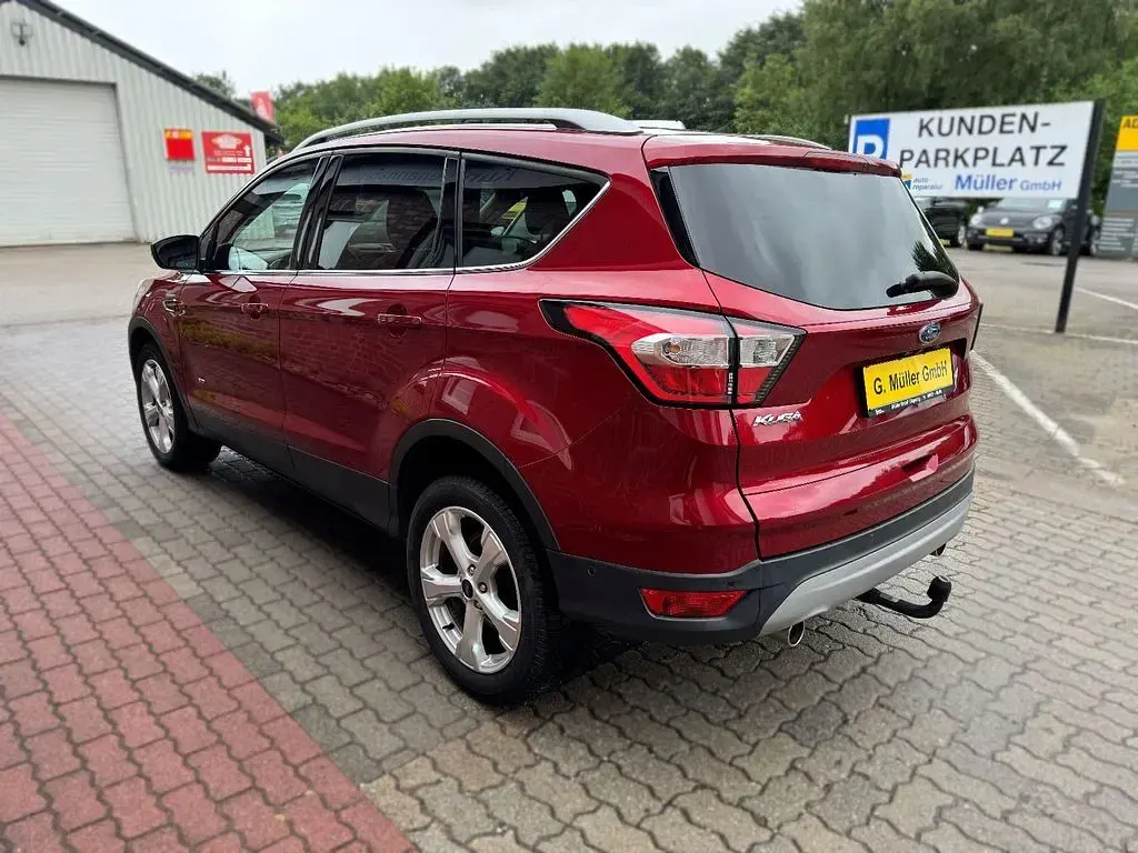 Gebraucht Ford Kuga Titanium 179 PS (131 kW) 2018 Rot SUV